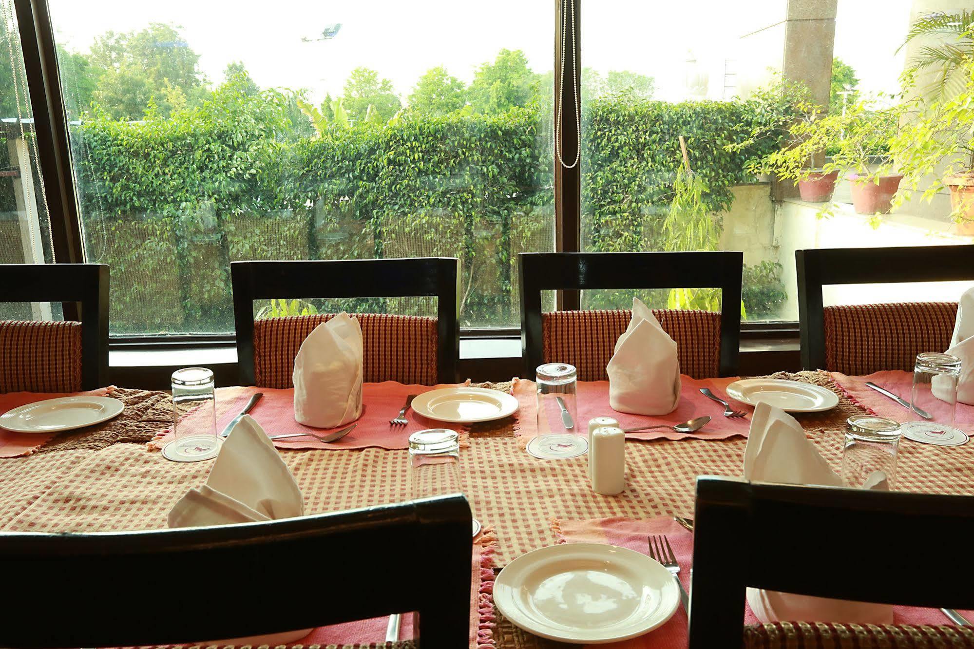 Hotel Airport Residency New Delhi Exterior photo